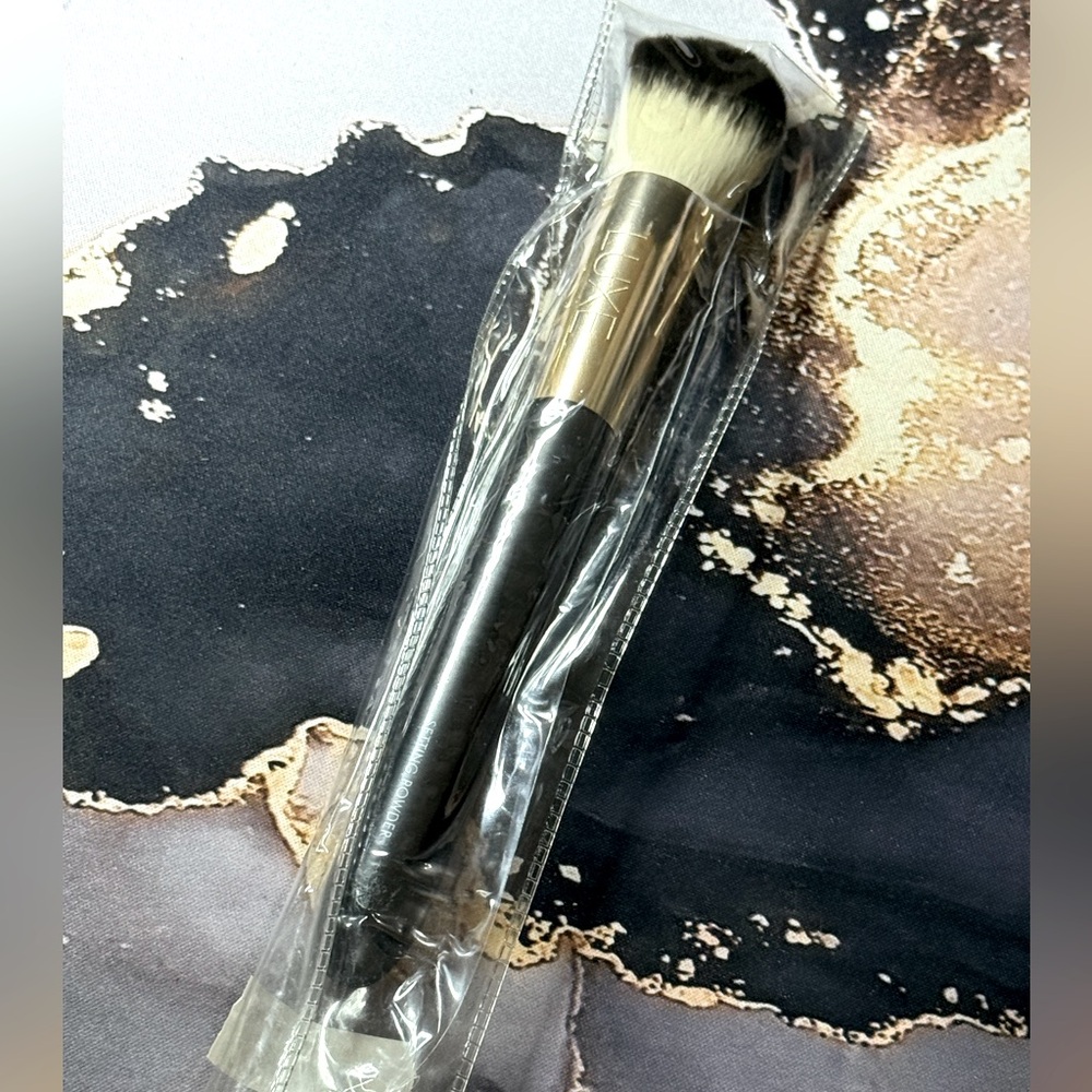 LUXE SETTING POWDER BRUSH